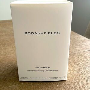 Rodan + Fields Pore Cleansing tool